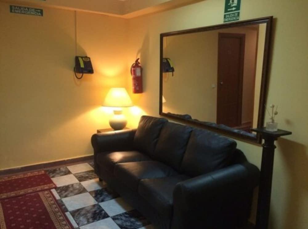 Hostal Aeropuerto มาดริด ภายนอก รูปภาพ