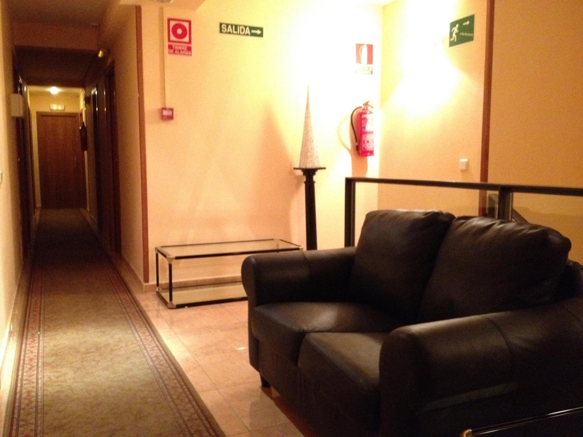 Hostal Aeropuerto มาดริด ภายนอก รูปภาพ