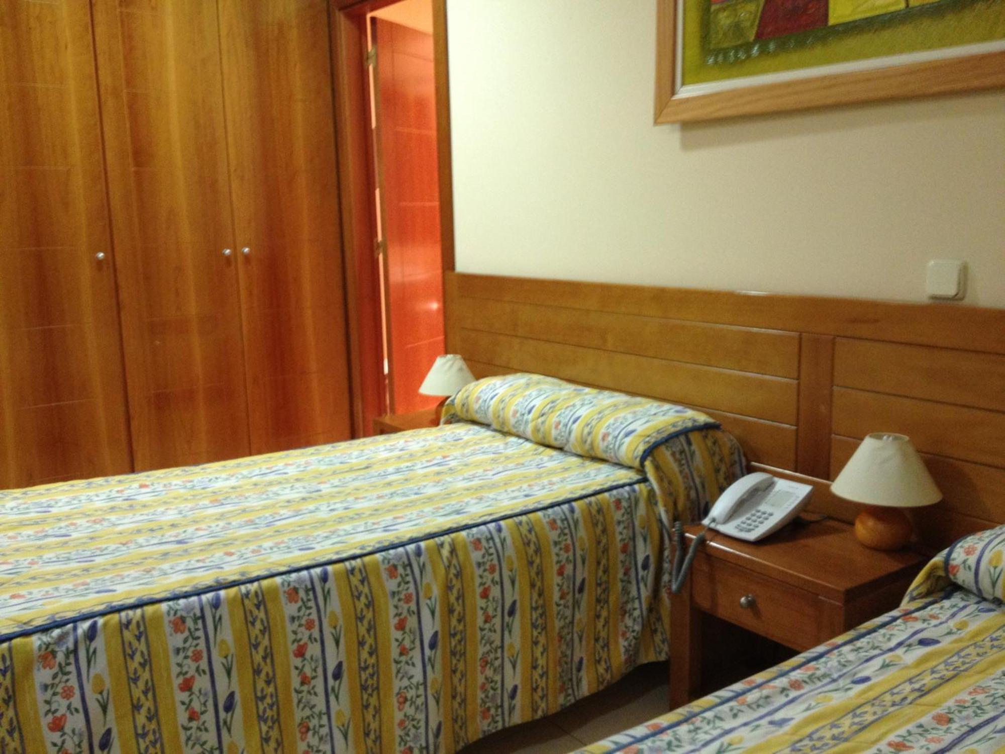 Hostal Aeropuerto มาดริด ภายนอก รูปภาพ