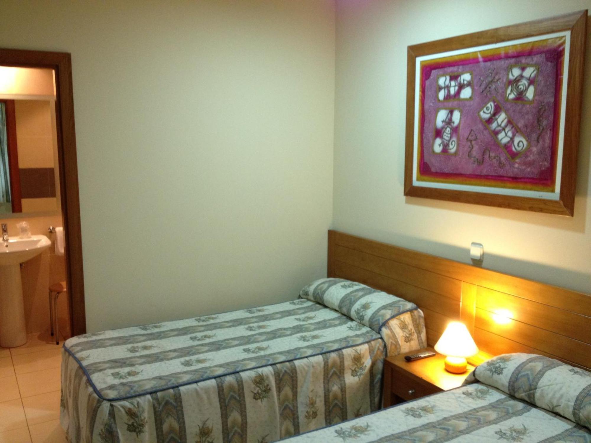 Hostal Aeropuerto มาดริด ภายนอก รูปภาพ